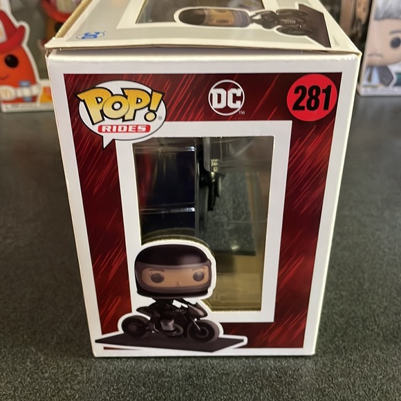 Pop! #281 Selina Kyle on Motorcycle - Picture 7 of 12